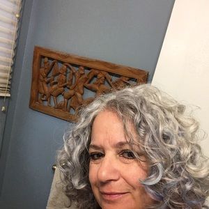 Meet your Posher, Laurie